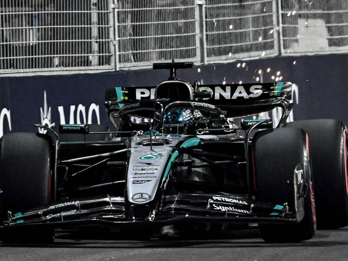 F1, Russell trionfa a Singapore davanti a Verstappen: alla McLaren il titolo costruttori
