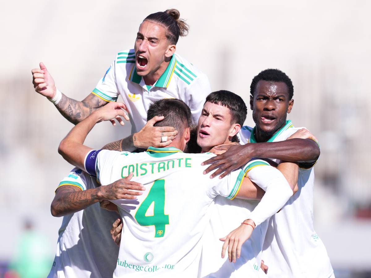 La Roma vince in trasferta a Firenze e inguaia Pioli: giallorossi in vetta alla classifica