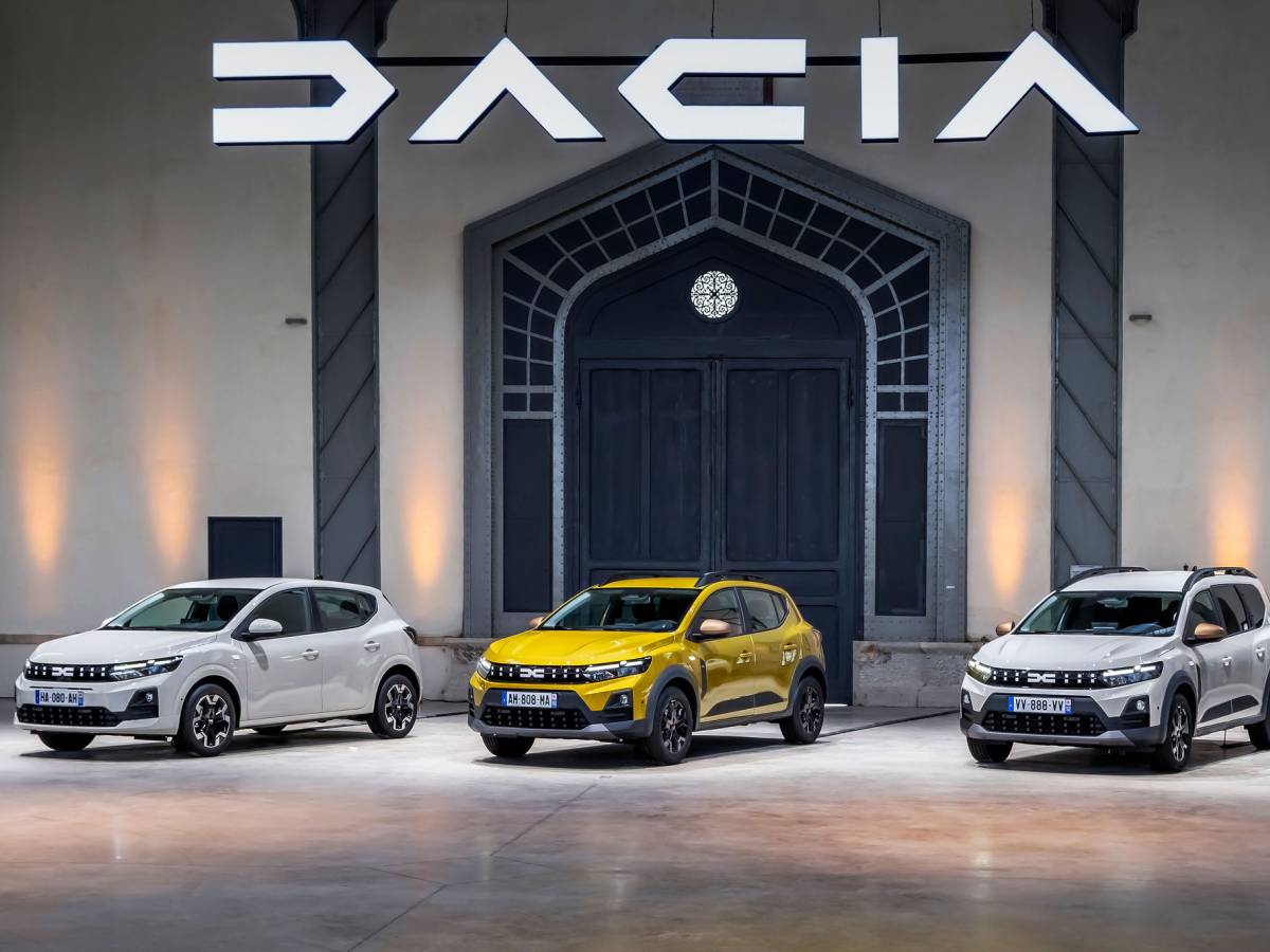 dacia la gamma si rinnova hybrid 155 su sandero sandero stepway e jogger