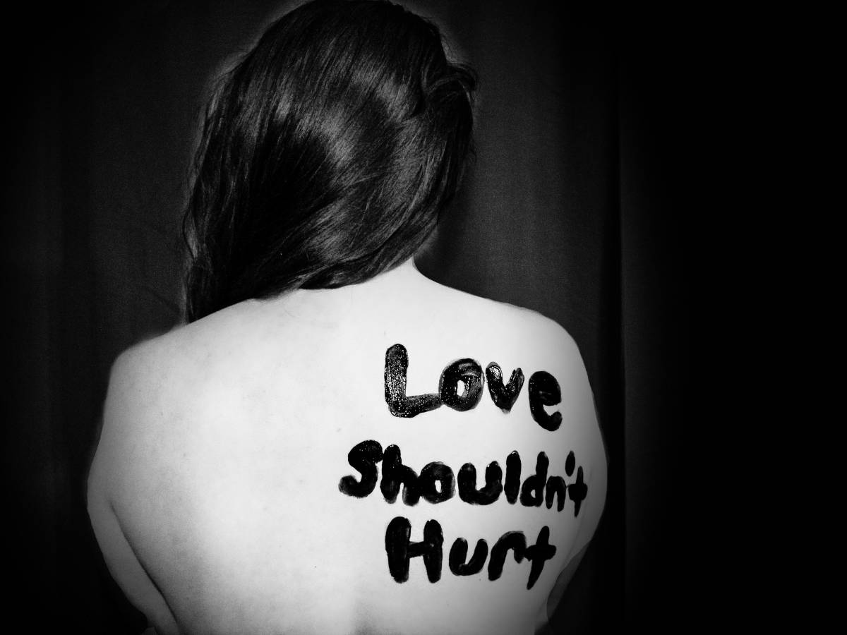 “Mio marito voleva strangolarmi. Così mi sono liberata dalla violenza”