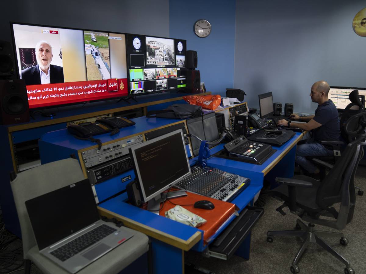 "Stop alla linea pro Hamas ad Al Jazeera". Cosa c