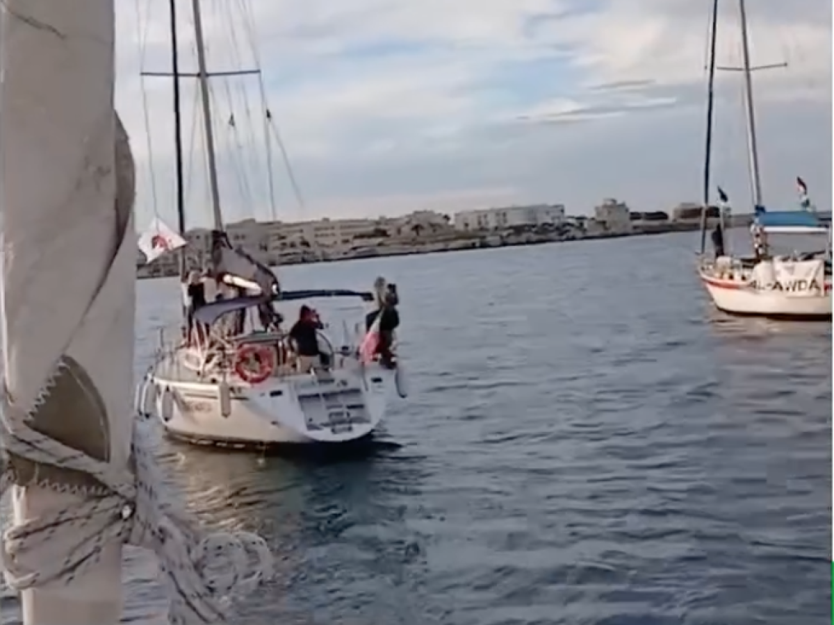Flotilla, il Fronte della gioventù comunista ci riprova: ma la nuova spedizione è fermata dai greci
