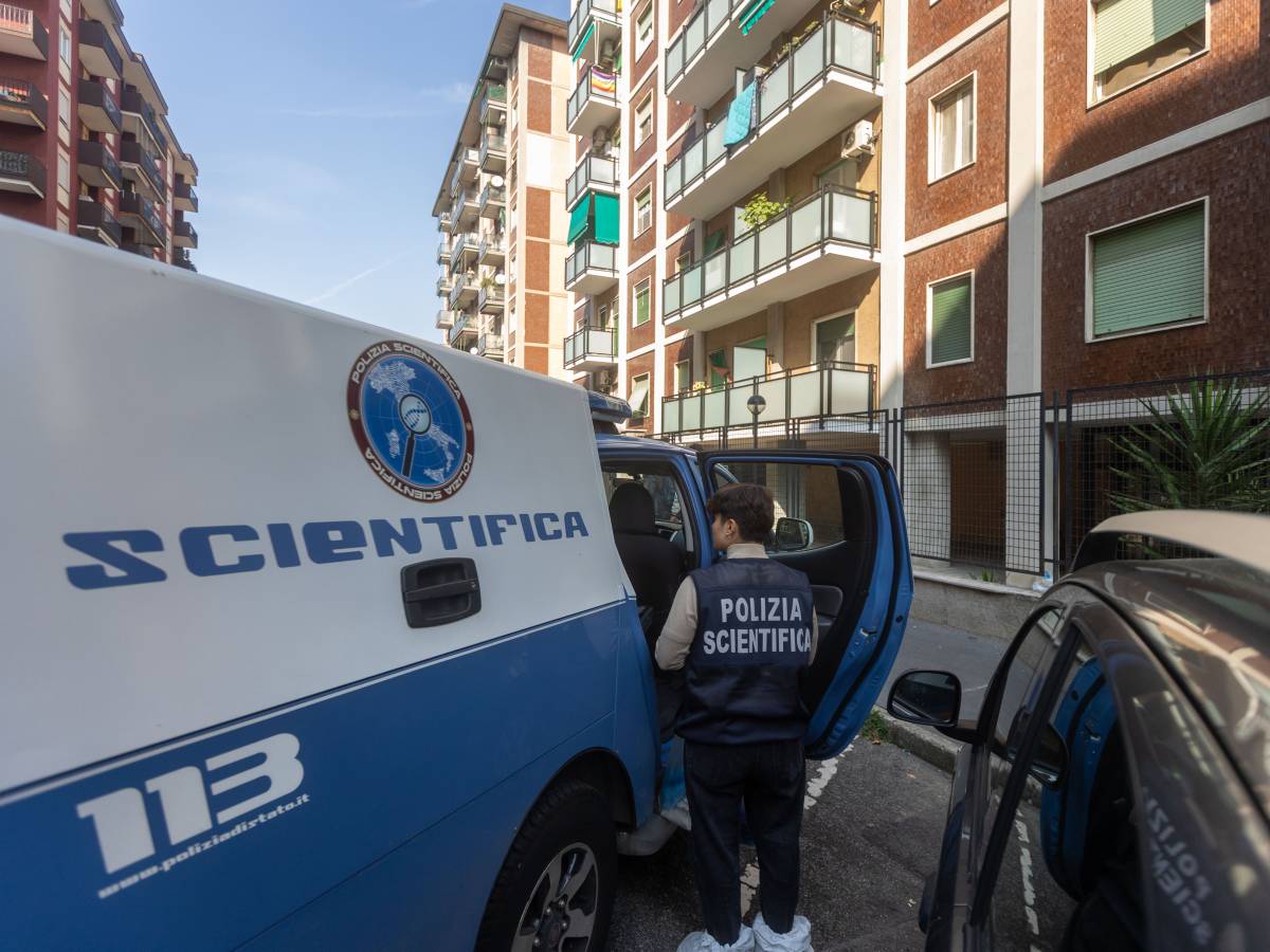 padre madre e figlia di 5 anni uccisi a coltellate a roma 232 caccia al killer da Ilgiornale.it padre madre e figlia di 5 anni uccisi a coltellate a roma 232 caccia al killer