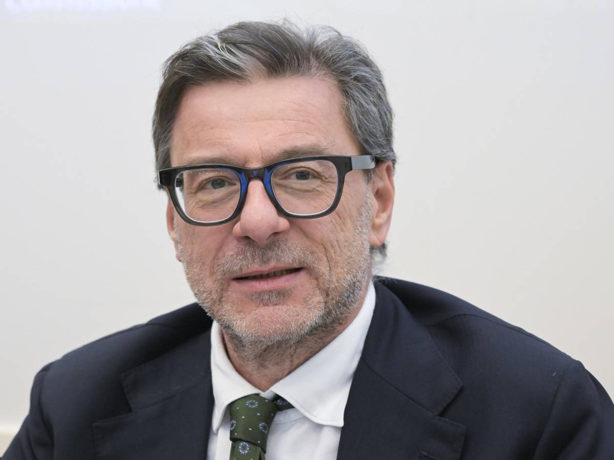 Manovra, Giorgetti alle banche: "Dovete contribuire anche voi". Obiettivo sgravi sulla casa al 50% Manovra, Giorgetti alle banche: "Dovete contribuire anche voi". Obiettivo sgravi sulla casa al 50%