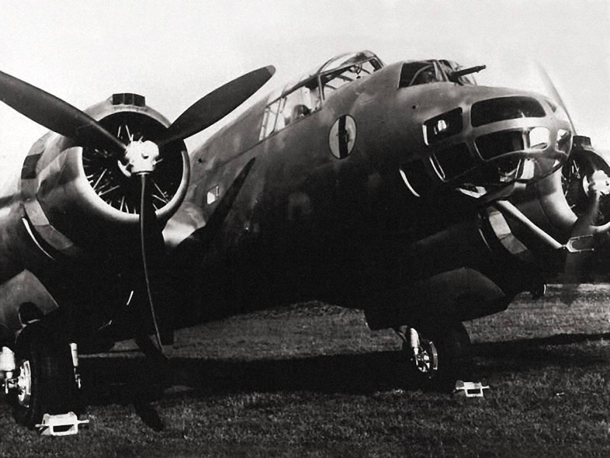 Un brusco calo di potenza. E Bruno Mussolini muore pilotando un aereo militare Un brusco calo di potenza. E Bruno Mussolini muore pilotando un aereo militare