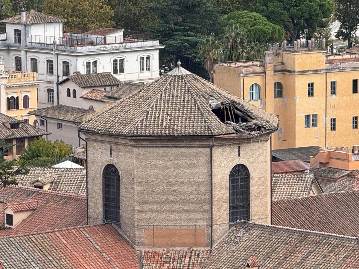 roma paura nel carcere di regina coeli crolla il tetto