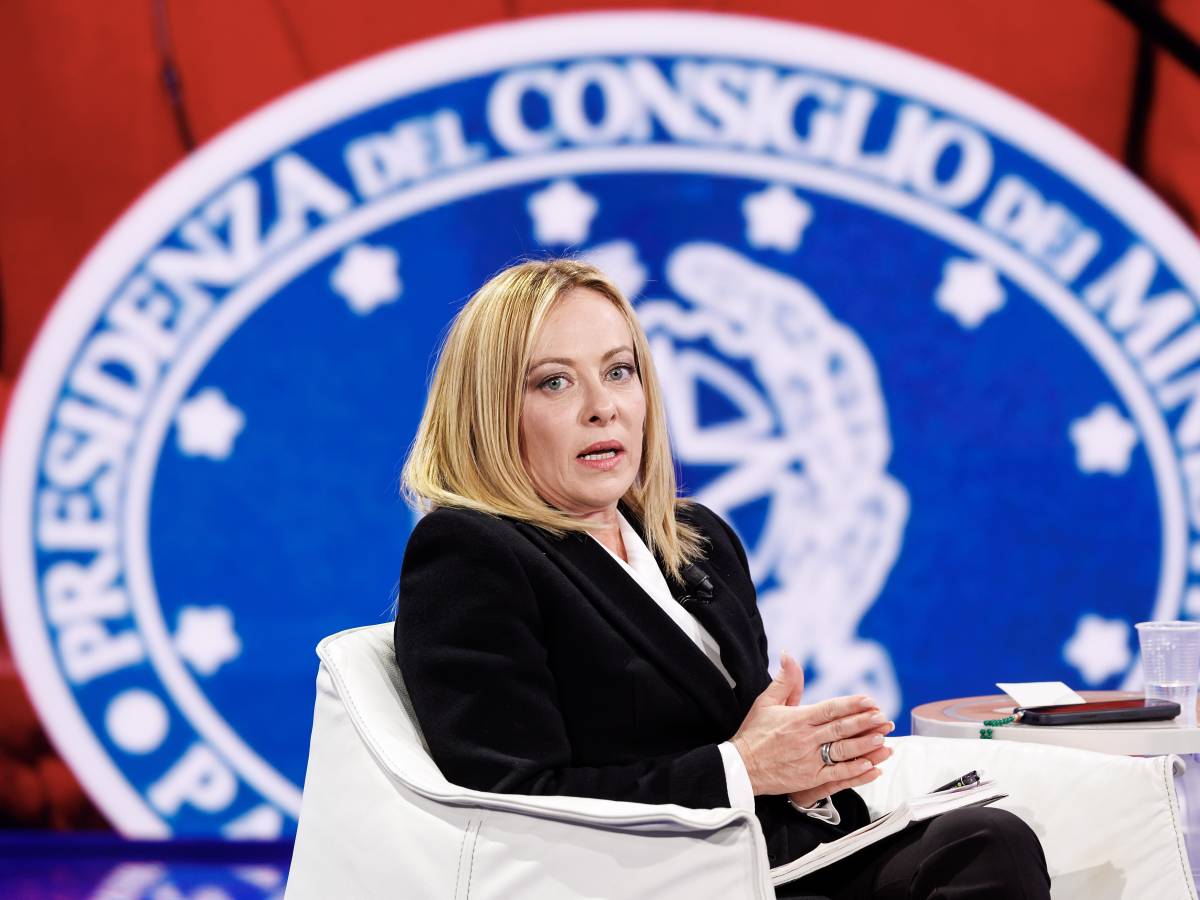 Meloni zittisce Ladini dopo gli insulti: "Sinistra senza argomenti mi dà della prostituta" Meloni zittisce Ladini dopo gli insulti: "Sinistra senza argomenti mi dà della prostituta"