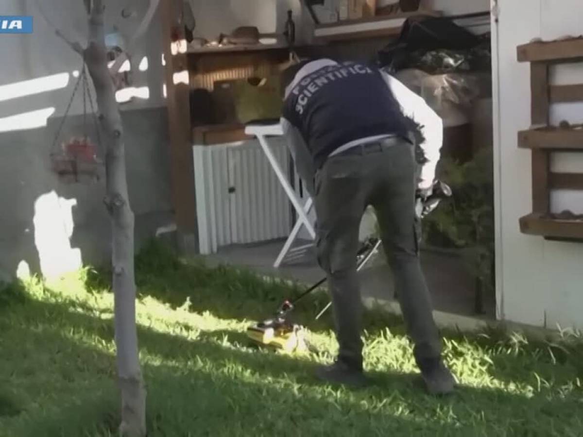 Partorisce, soffoca i neonati e li nasconde nell’armadio: arrestata Partorisce, soffoca i neonati e li nasconde nell’armadio: arrestata