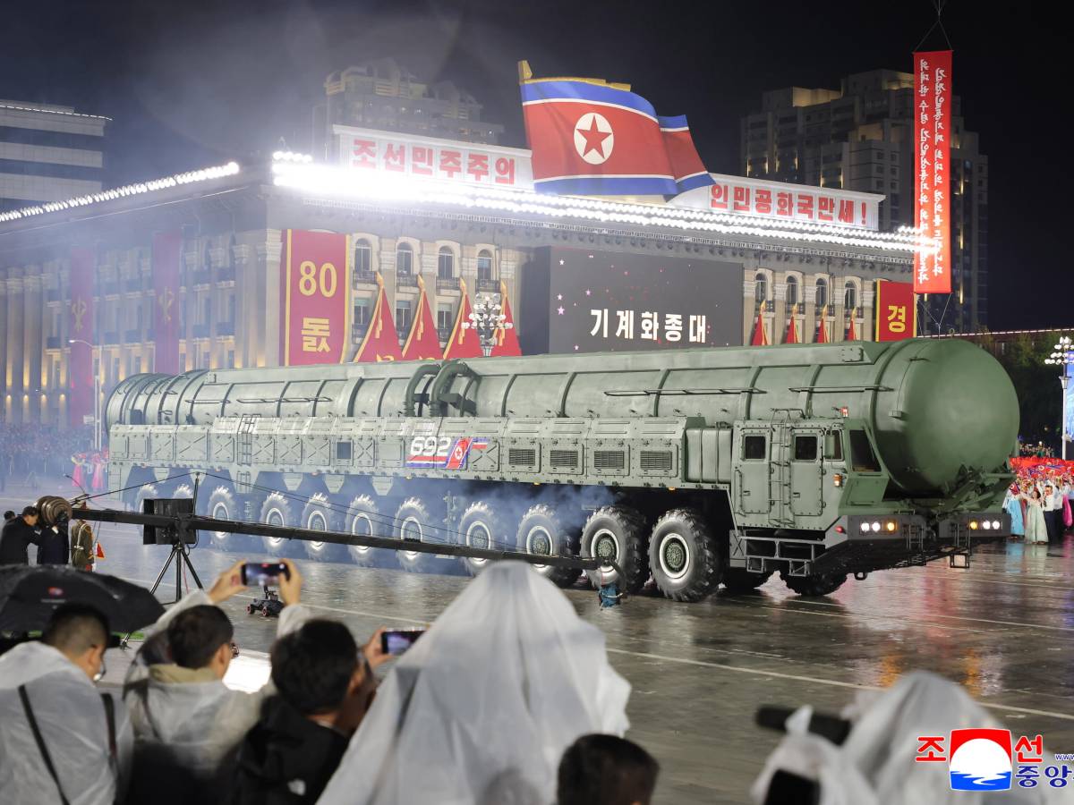 missili intercontinentali e armi ipersoniche kim svela il suo nuovo arsenale