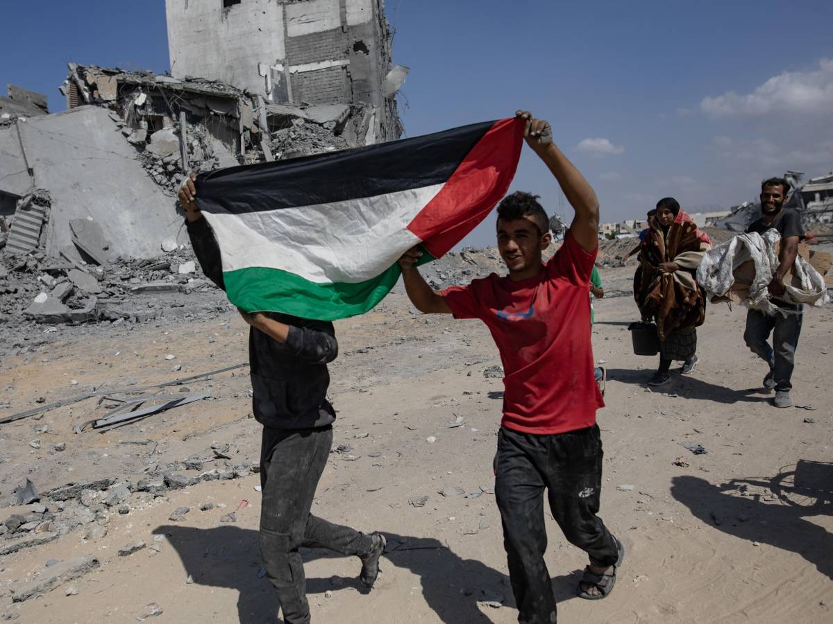 Al via la scarcerazione degli ergastolani palestinesi. Hamas: "No a disarmo totale, integrati in polizia"