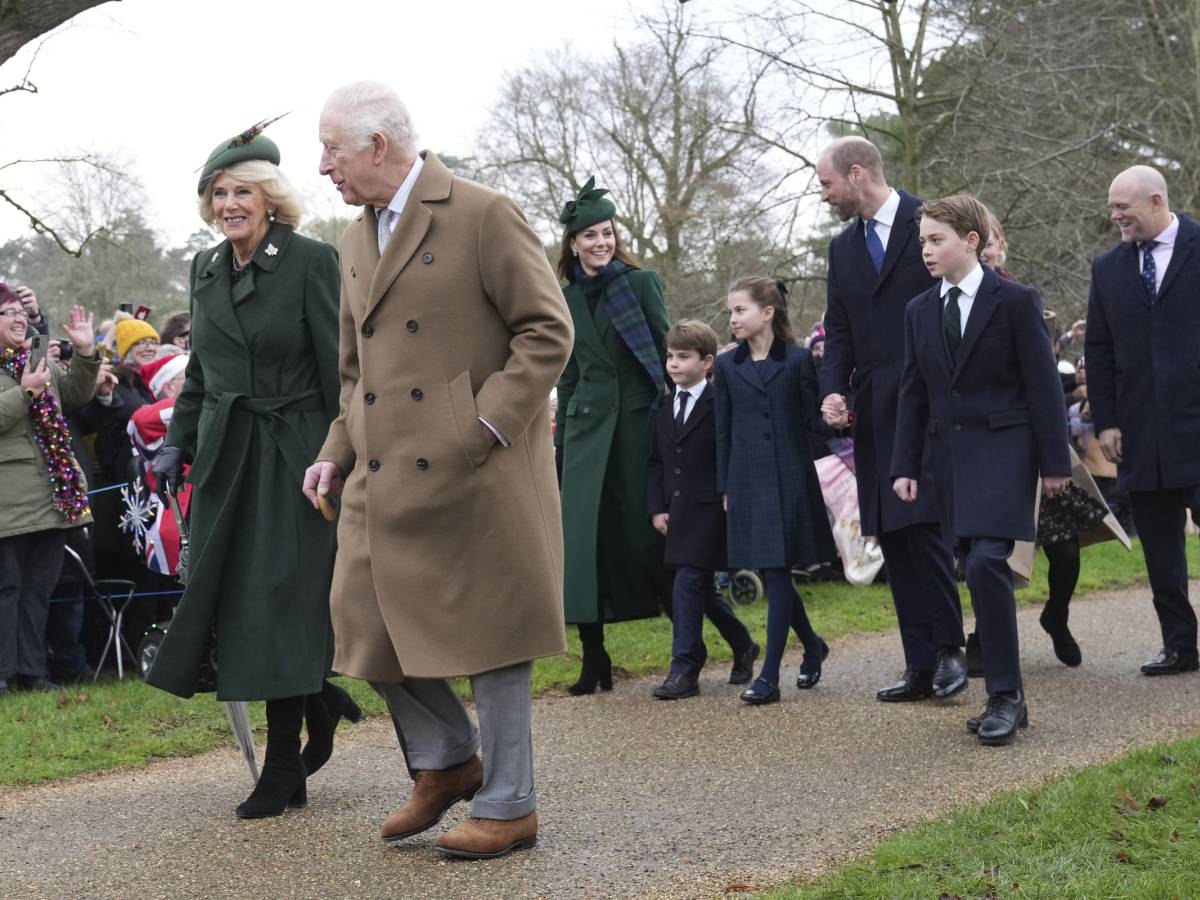 dal taxi di filippo ai tunnel del palazzo le vie di fuga segrete della royal family