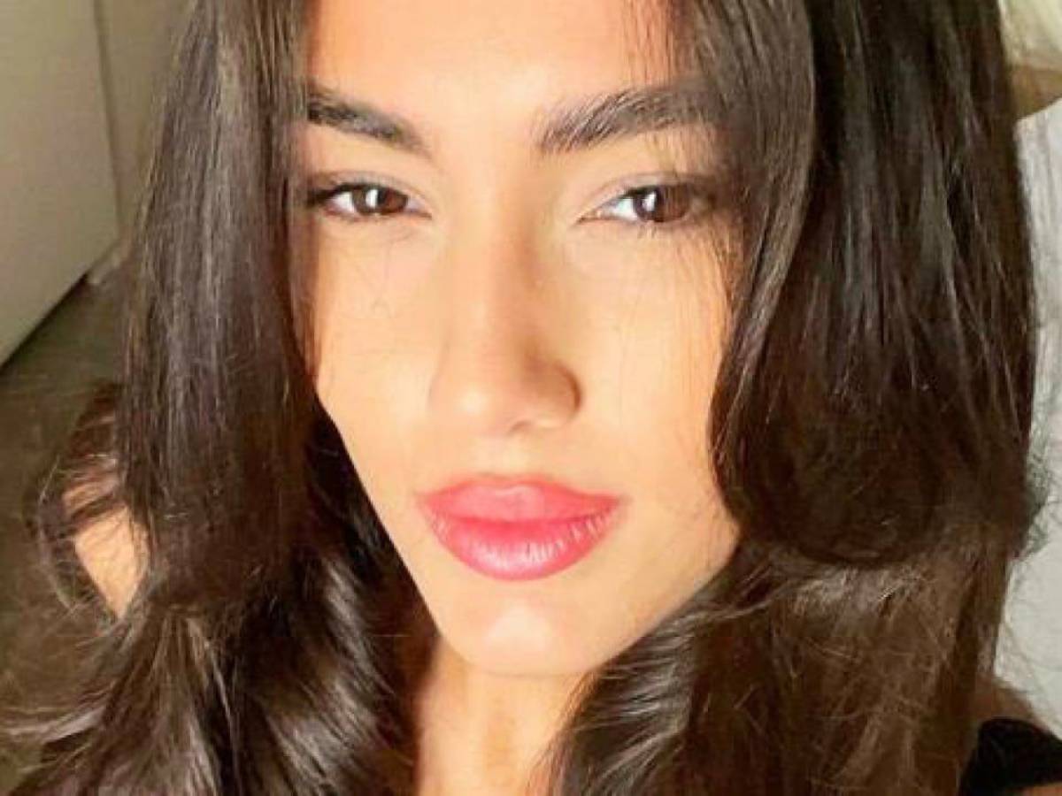 Zeudi Di Palma attaccata per aver mandato un messaggio di positività e libertà: la laurea non è un obbligo ma una scelta Zeudi Di Palma attaccata per aver mandato un messaggio di positività e libertà: la laurea non è un obbligo ma una scelta