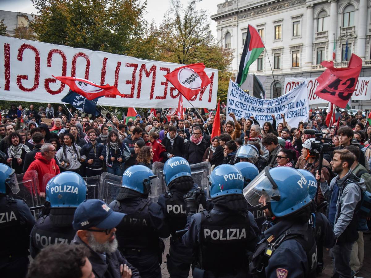 Il gemellaggio con Tel Aviv resta, insulti e scontri pro Pal Il gemellaggio con Tel Aviv resta, insulti e scontri pro Pal