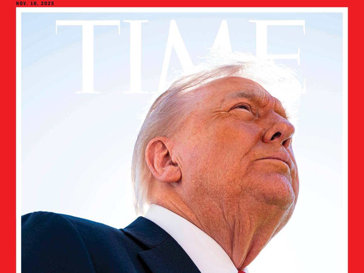 "Mi hanno fatto scomparire i capelli!". Trump contro la copertina di Time che celebra il suo trionfo "Mi hanno fatto scomparire i capelli!". Trump contro la copertina di Time che celebra il suo trionfo