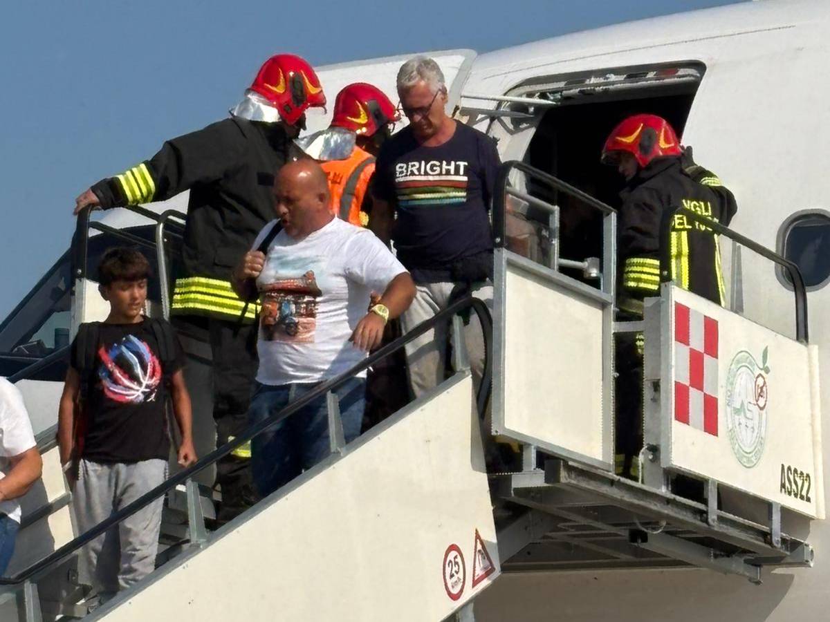 Fumo nella stiva, atterraggio di sicurezza a Napoli per un volo da Sharm El Sheikh Fumo nella stiva, atterraggio di sicurezza a Napoli per un volo da Sharm El Sheikh