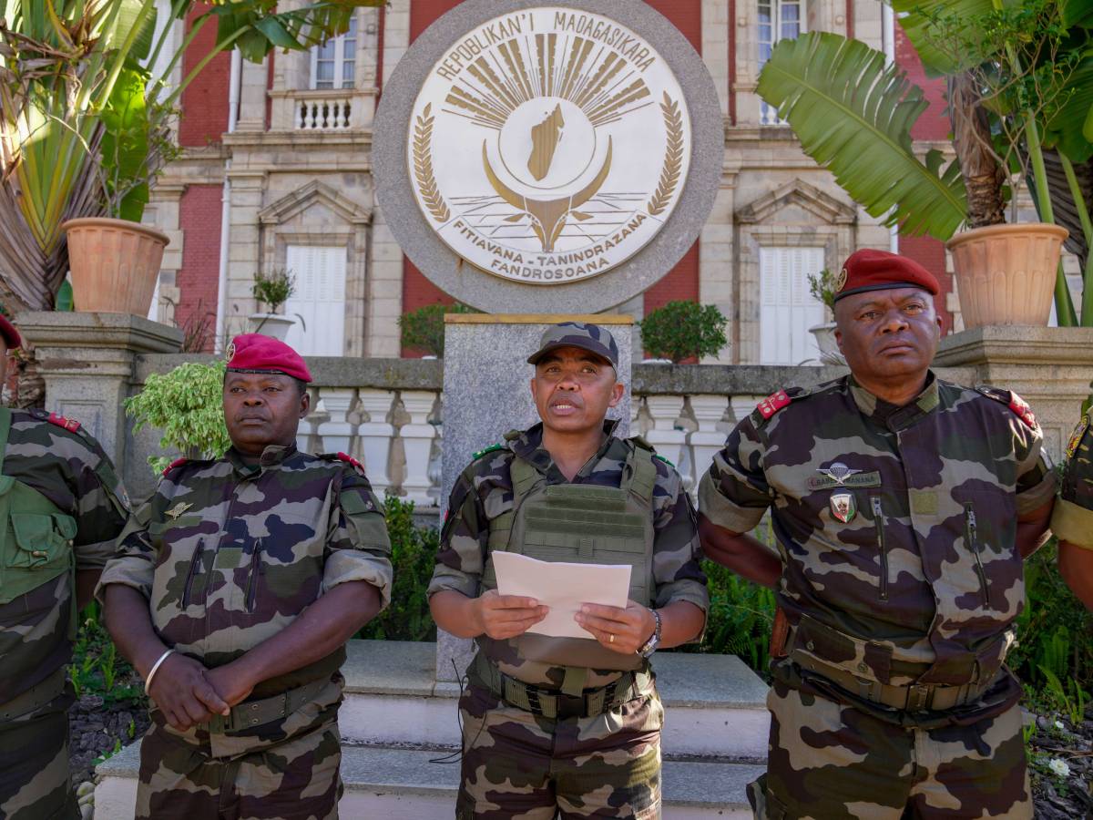 Il presidente in fuga, la rivolta della Gen Z e il ruolo di Macron: così è scattato il golpe in Madagascar Il presidente in fuga, la rivolta della Gen Z e il ruolo di Macron: così è scattato il golpe in Madagascar