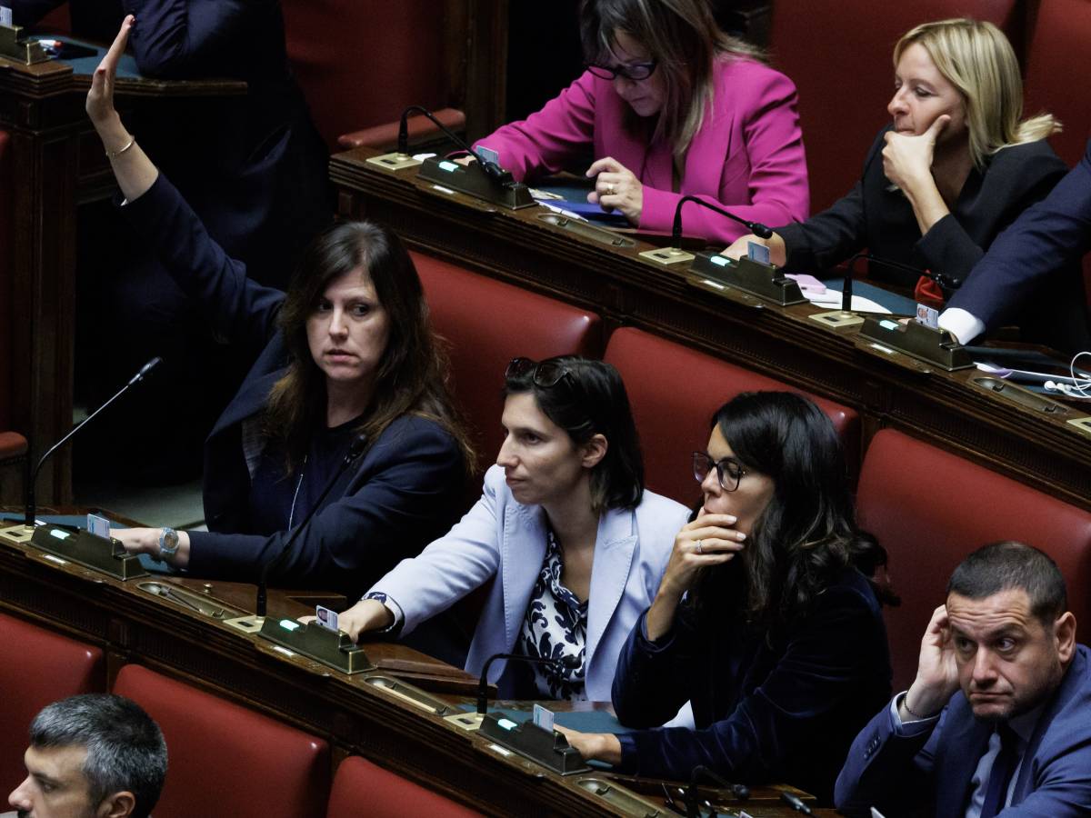 Opposizioni in imbarazzo. Ma con Palazzo Chigi non siglano ancora la pace Opposizioni in imbarazzo. Ma con Palazzo Chigi non siglano ancora la pace
