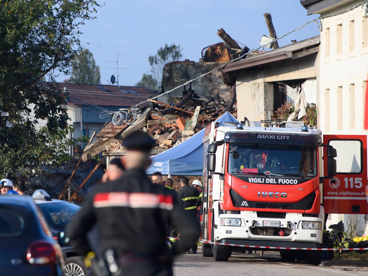 Il post choc del presunto Fleximan: "Onore ai fratelli Ramponi" Il post choc del presunto Fleximan: "Onore ai fratelli Ramponi"
