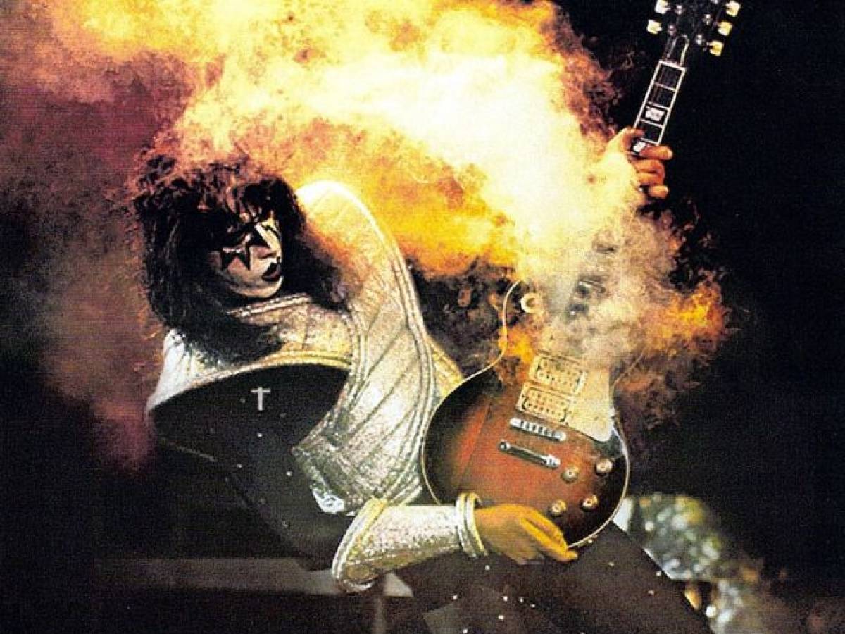 Addio a Ace Frehley. Il chitarrista e fondatore dei Kiss è morto a 74 anni