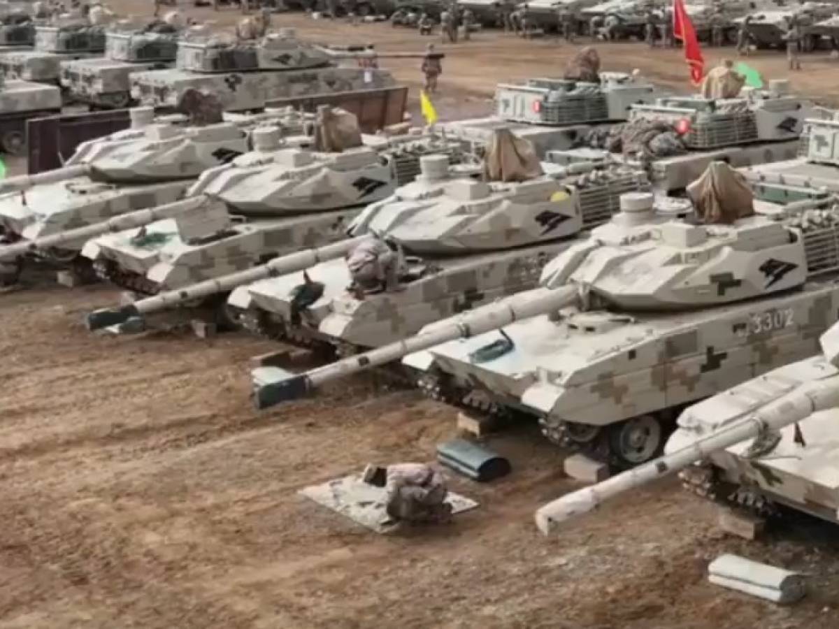 "Tank schierati". La strana esercitazione militare cinese "Tank schierati". La strana esercitazione militare cinese