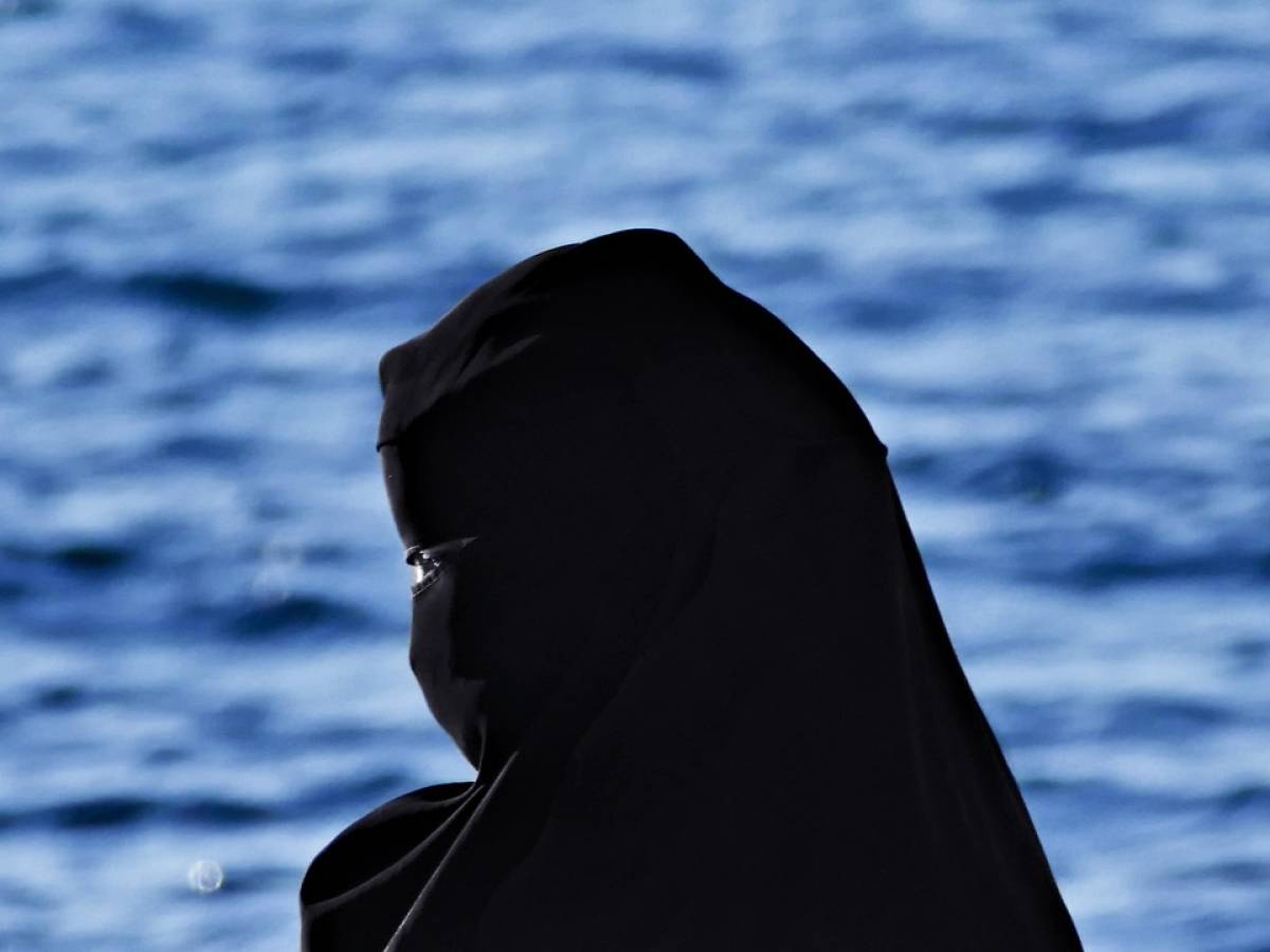 Stretta del Portogallo sul burqa, cambia la legge: ecco come Stretta del Portogallo sul burqa, cambia la legge: ecco come
