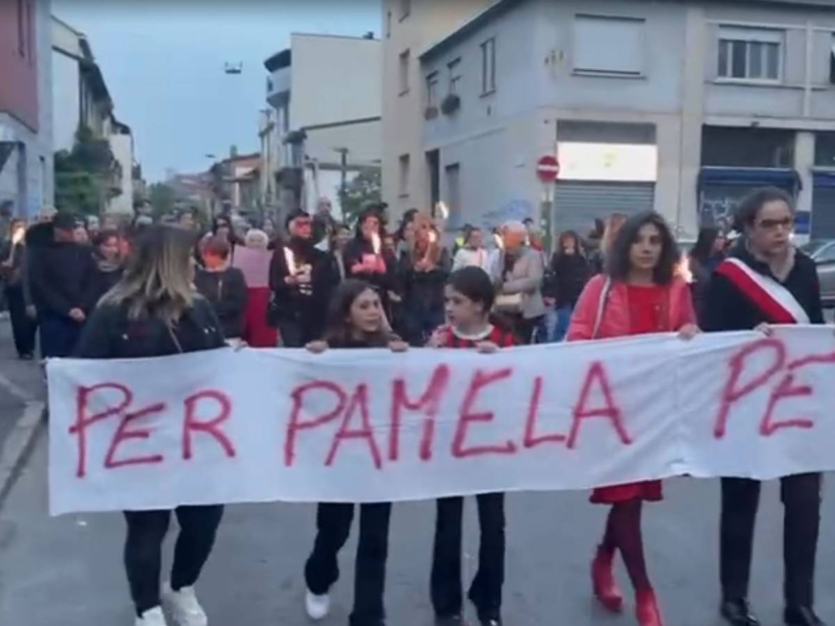 Milano, fiaccolata per Pamela Genini: "Silenzio è violenza"