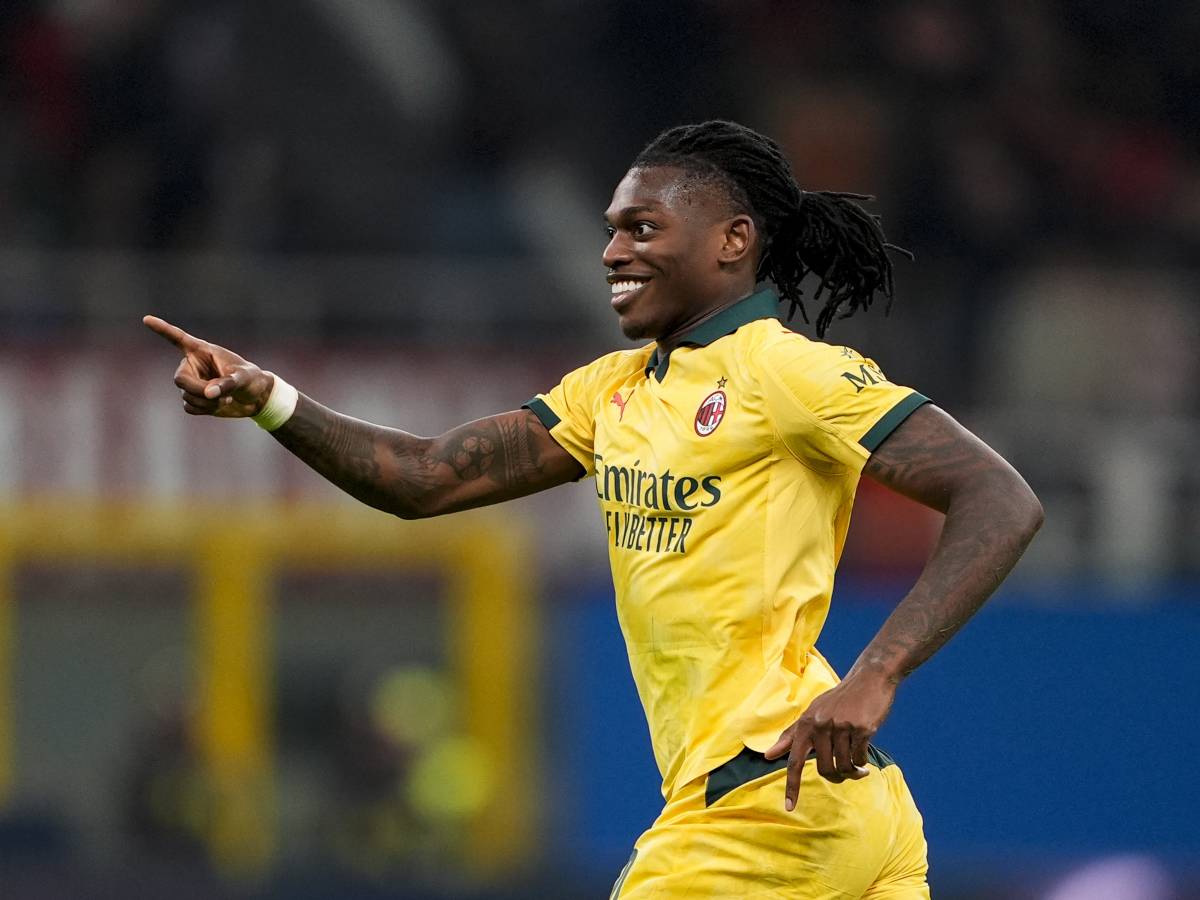 Il Milan ribalta la Fiorentina: la doppietta di Leao regala la vetta della classifica ai rossoneri Il Milan ribalta la Fiorentina: la doppietta di Leao regala la vetta della classifica ai rossoneri
