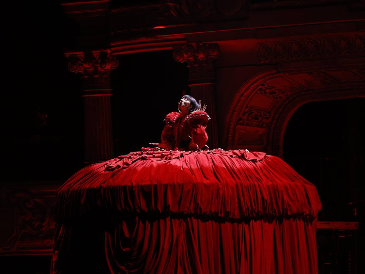 La sfida di Lady contro Gaga è una sontuosa opera pop