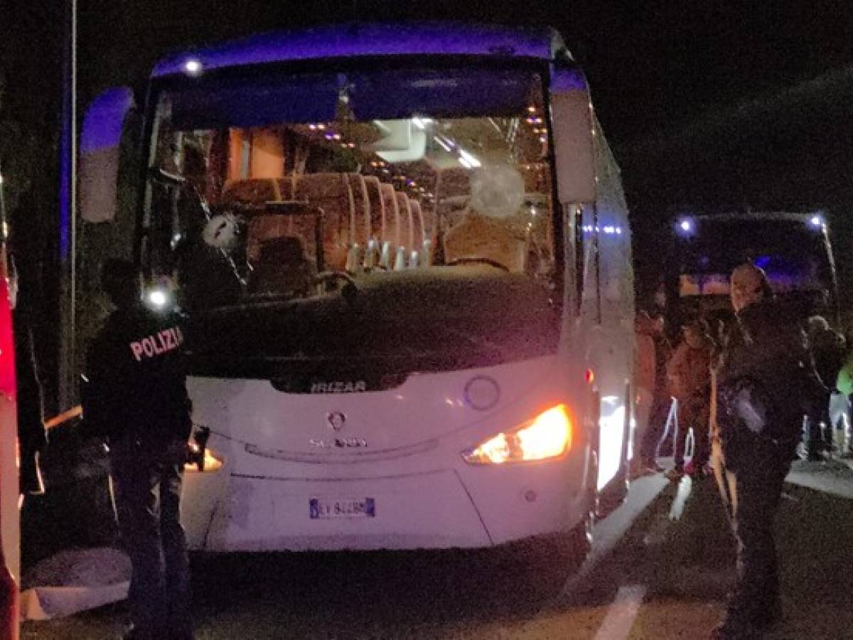 Dopo l’assalto al bus: l’Italia davanti allo specchio della sua violenza Dopo l’assalto al bus: l’Italia davanti allo specchio della sua violenza