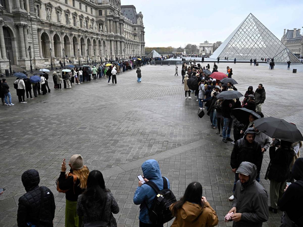Louvre, salasso sui visitatori non europei: quanto costa il biglietto Louvre, salasso sui visitatori non europei: quanto costa il biglietto