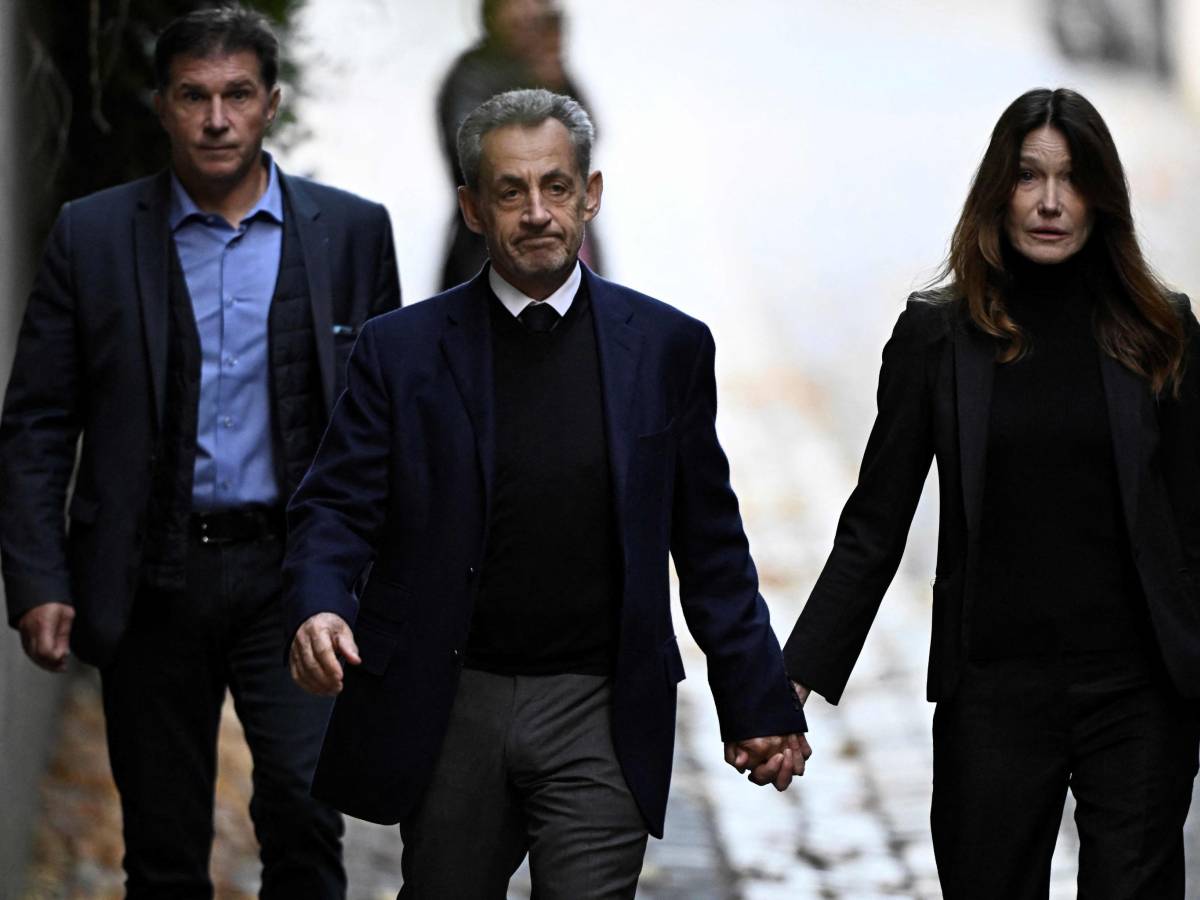 marsigliese lacrime e cori nicolas sarkozy entra in carcere la verit224 trionfer224