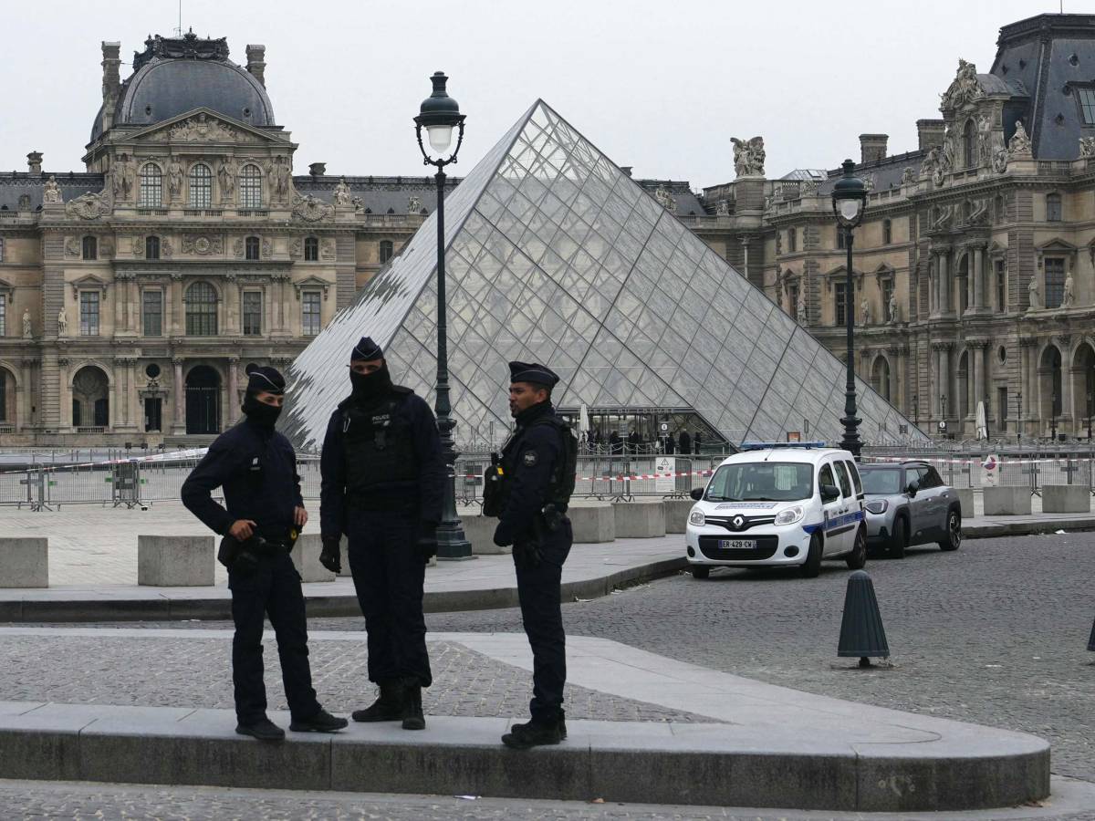 louvre ipotesi pink panthers ecco quale pista stanno seguendo gli investigatori
