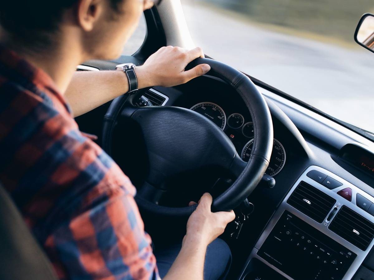 Patente a 17 anni. Sì, ma con alcune regole: tutte le novità