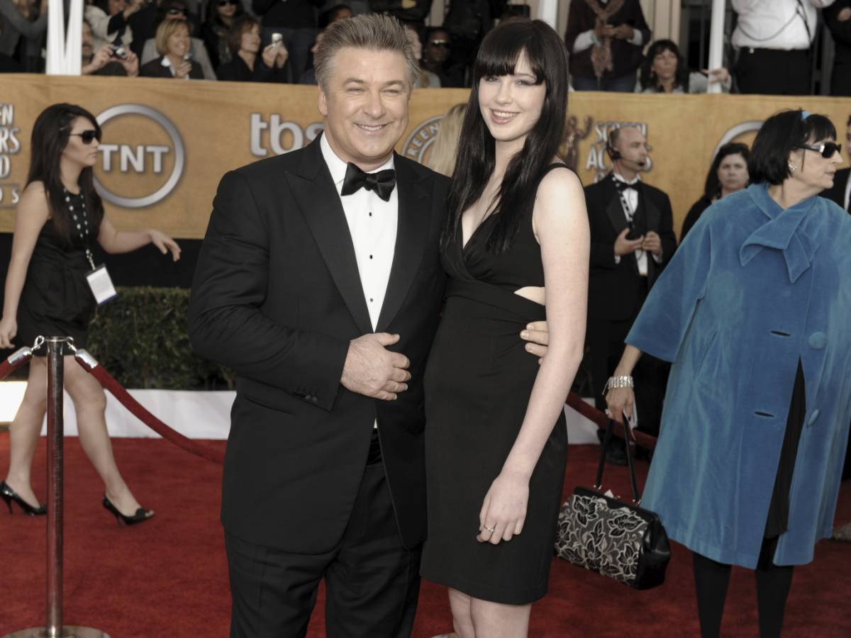 "Narcisisti e tossicodipendenti": La figlia di Kim Basinger e Alec Baldwin contro i genitori "Narcisisti e tossicodipendenti": La figlia di Kim Basinger e Alec Baldwin contro i genitori