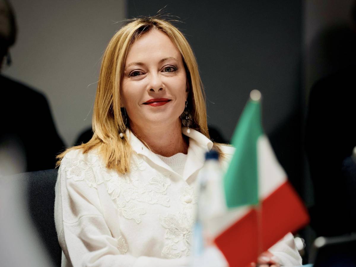 FdI torna sopra il 30%: il sondaggio promuove il governo Meloni FdI torna sopra il 30%: il sondaggio promuove il governo Meloni