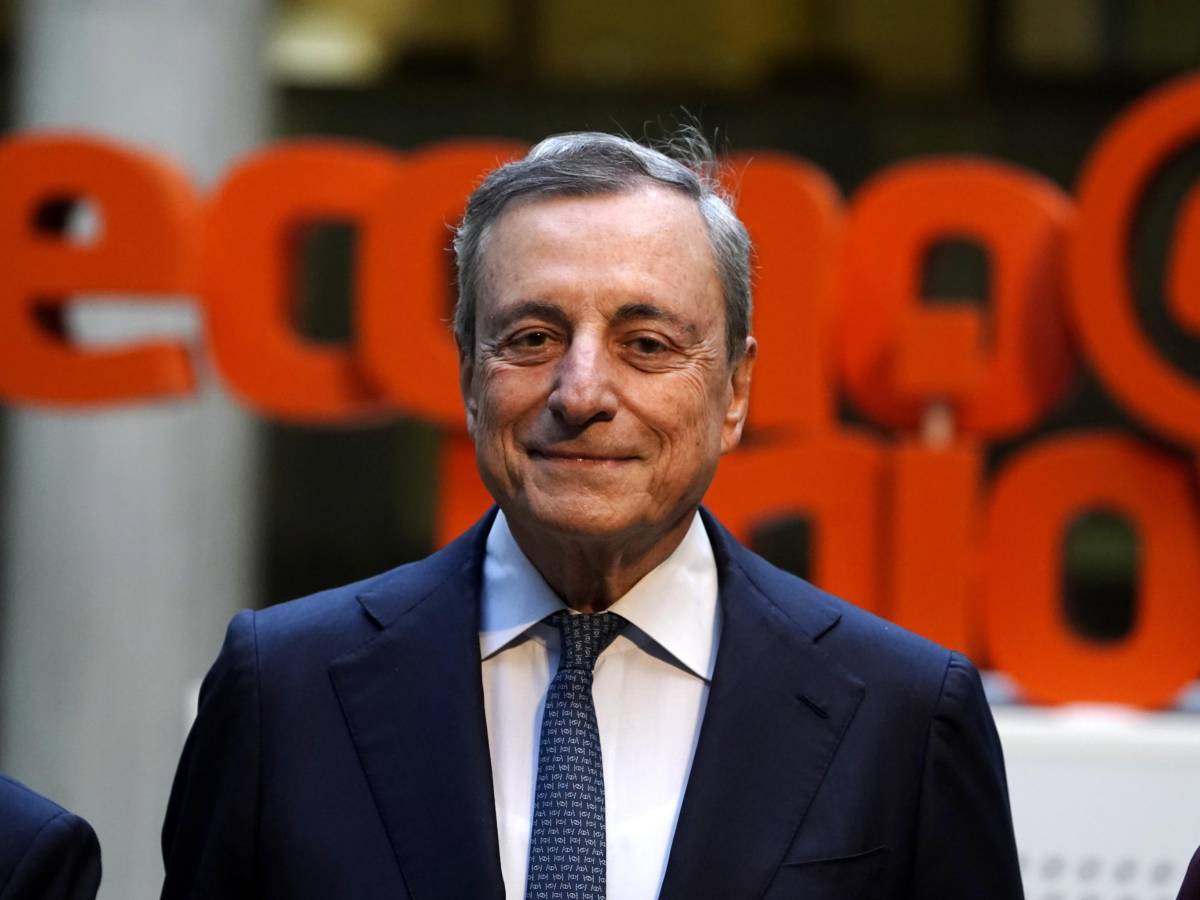 Draghi: "Nostri principi sotto attacco, serve federalismo pragmatico" Draghi: "Nostri principi sotto attacco, serve federalismo pragmatico"