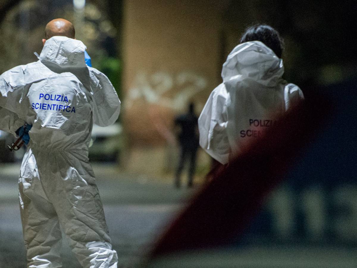 Messina, 16enne ucciso per errore con colpi di pistola davanti al bar: "Non era lui l Messina, 16enne ucciso per errore con colpi di pistola davanti al bar: "Non era lui l