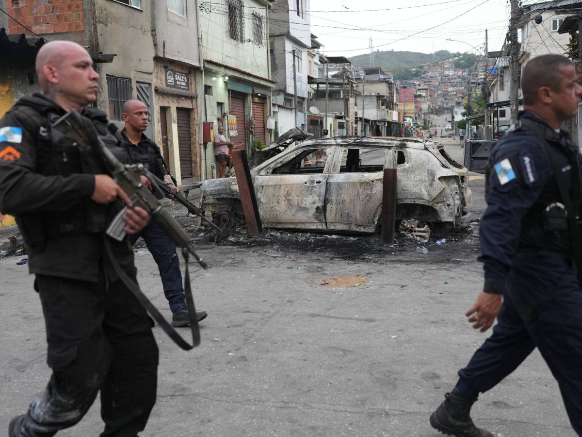 Guerra anti narco a Rio de Janeiro: 122 morti e 81 arresti nel maxi blitz nelle favelas Guerra anti narco a Rio de Janeiro: 122 morti e 81 arresti nel maxi blitz nelle favelas