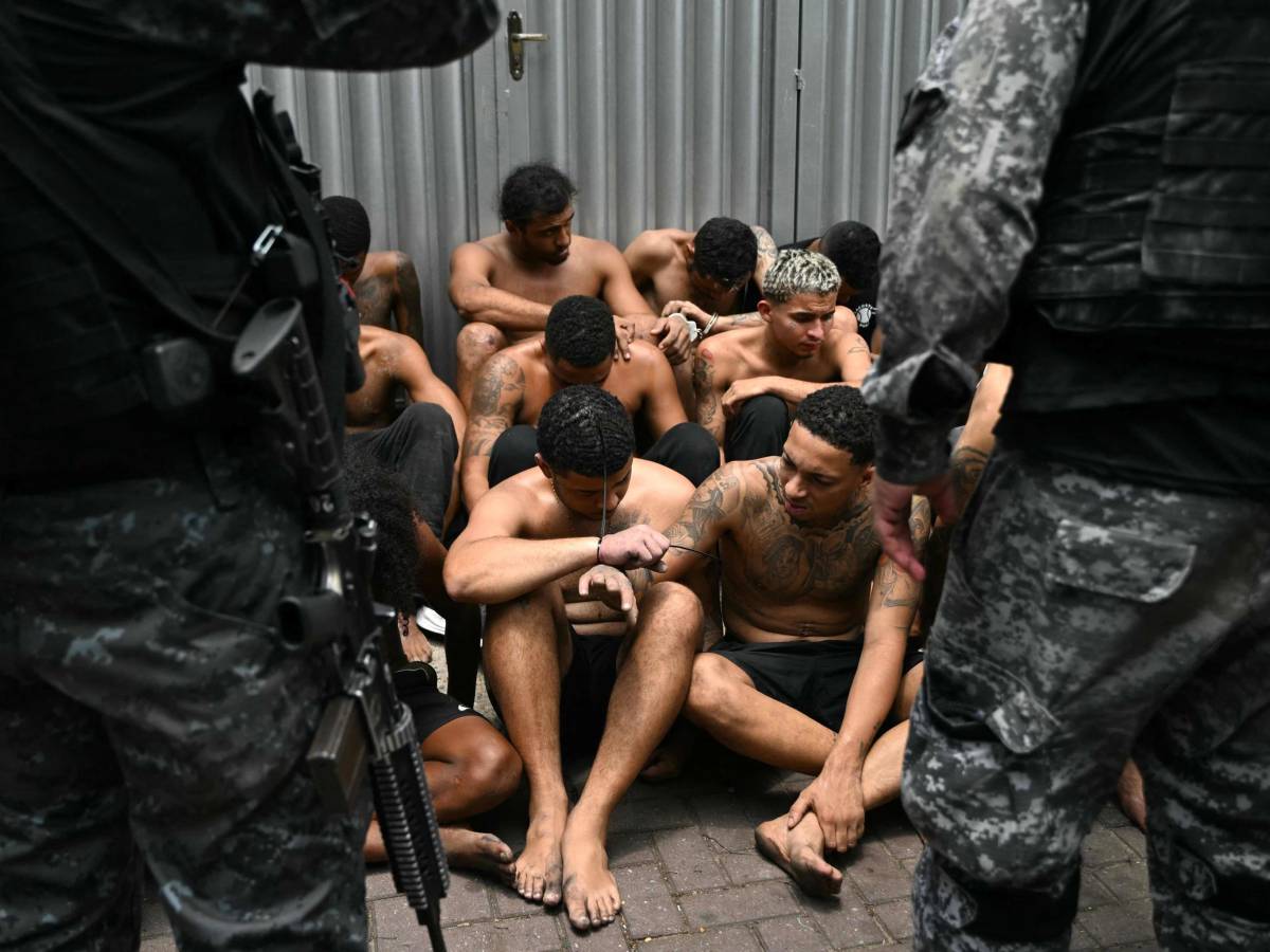 Rio de Janeiro, assedio alle favelas: strage nella caccia al Comando Vermelho