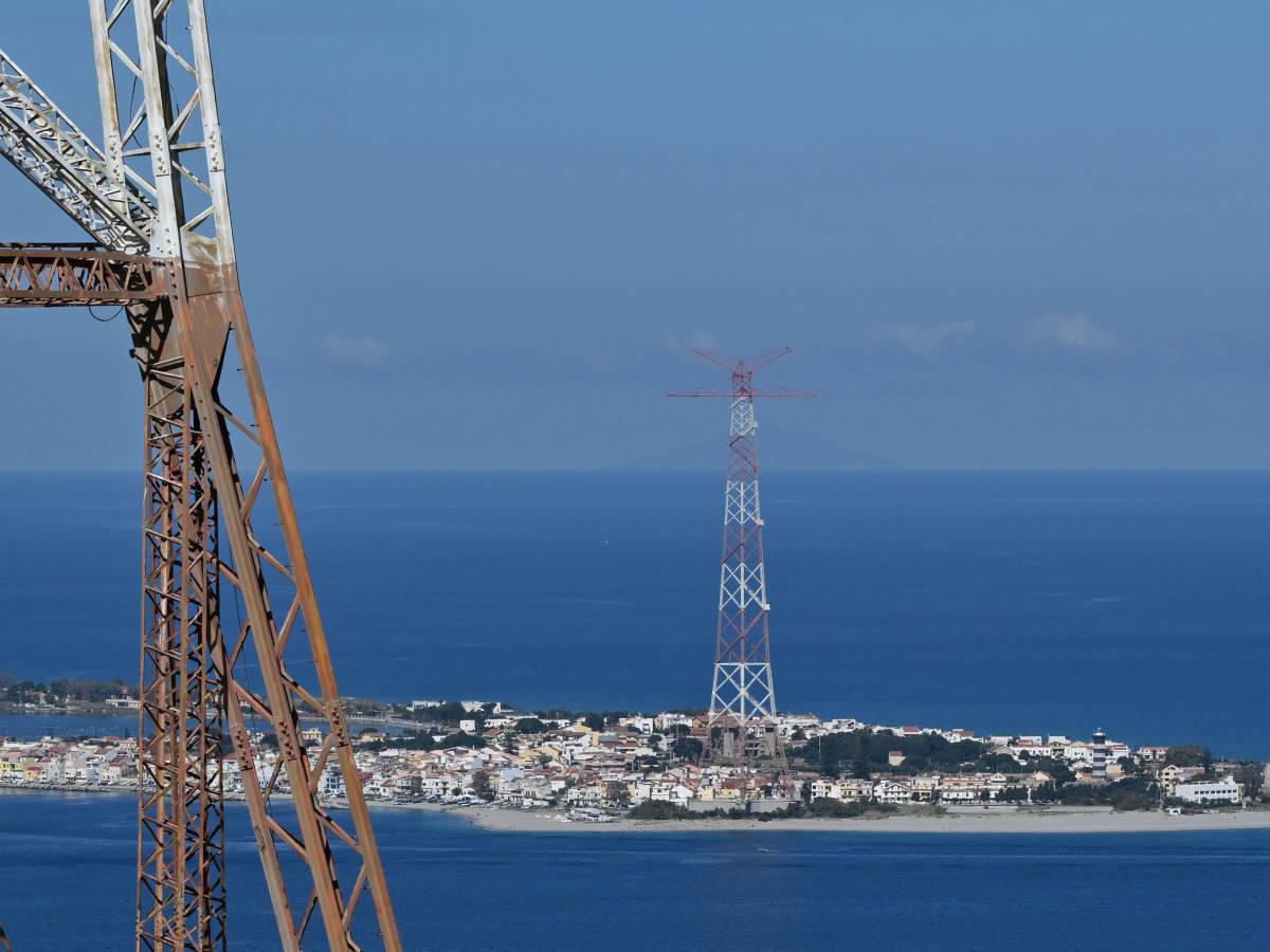 Dalla Corte dei conti no al Ponte sullo stretto. Meloni: "Ennesimo atto di invasione dei giudici" Dalla Corte dei conti no al Ponte sullo stretto. Meloni: "Ennesimo atto di invasione dei giudici"
