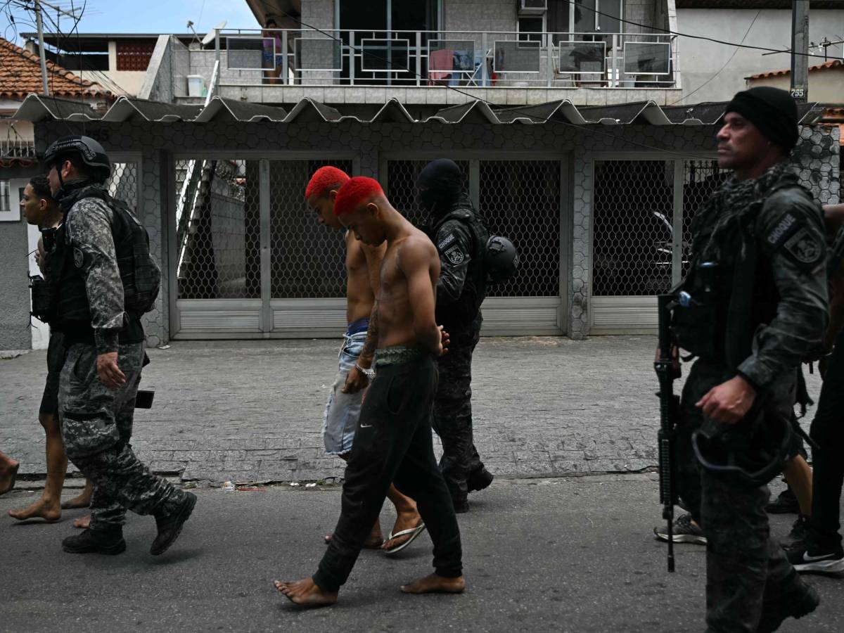 Guerra ai narcos: sangue a Rio. File di cadaveri nelle favelas