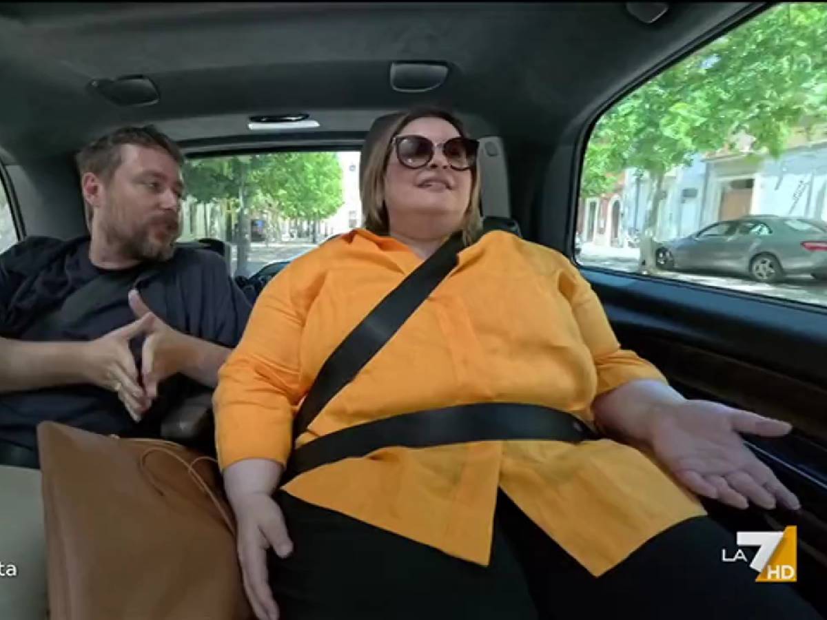 "La Meloni? Una str...". L "La Meloni? Una str...". L