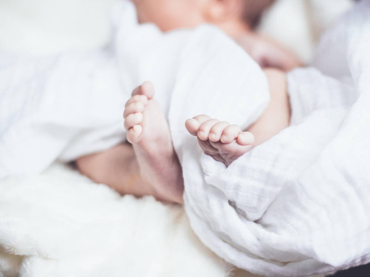 cesena partorisce un bimbo e lo getta in un cassonetto