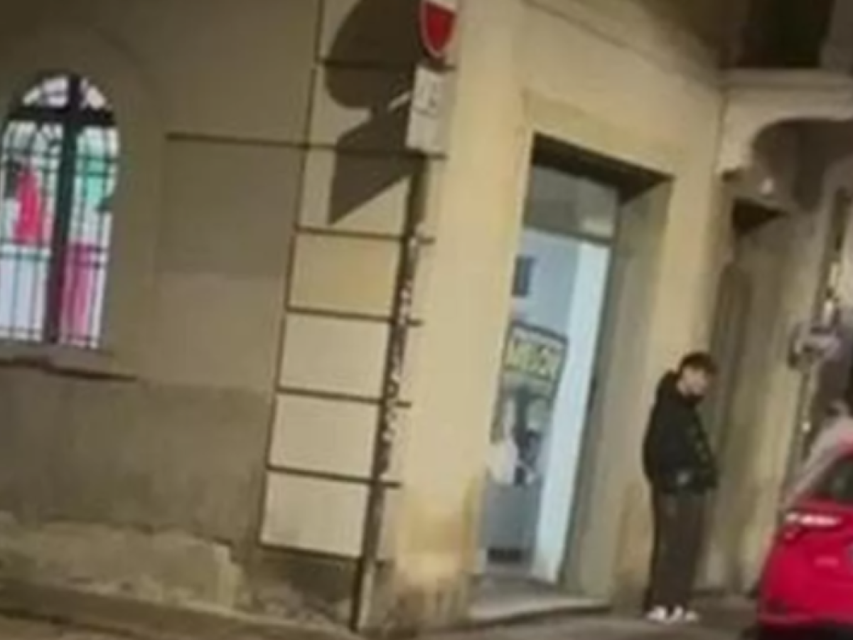 Cori fascisti, bufera sui giovani di Fdi a Parma. Donzelli: "Già commissariati" Cori fascisti, bufera sui giovani di Fdi a Parma. Donzelli: "Già commissariati"