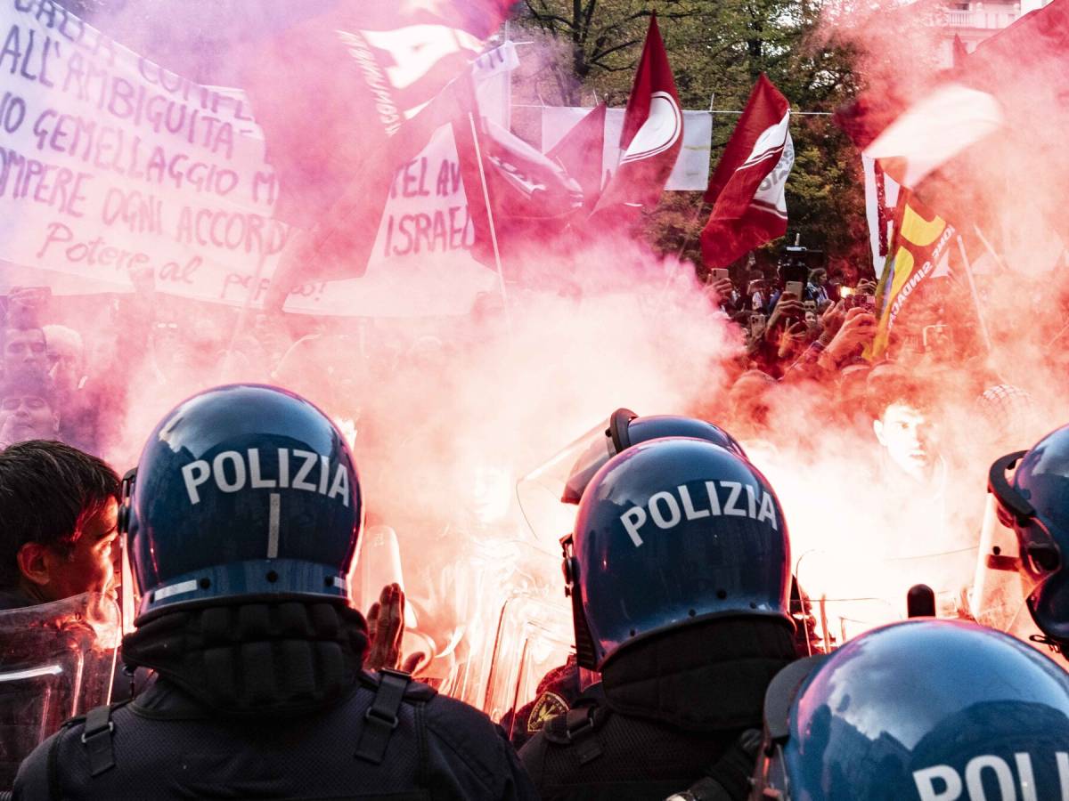 liberare milano dal sionismo manifestazione della vergogna i pro pal alzano il tiro da Ilgiornale.it liberare milano dal sionismo manifestazione della vergogna i pro pal alzano il tiro