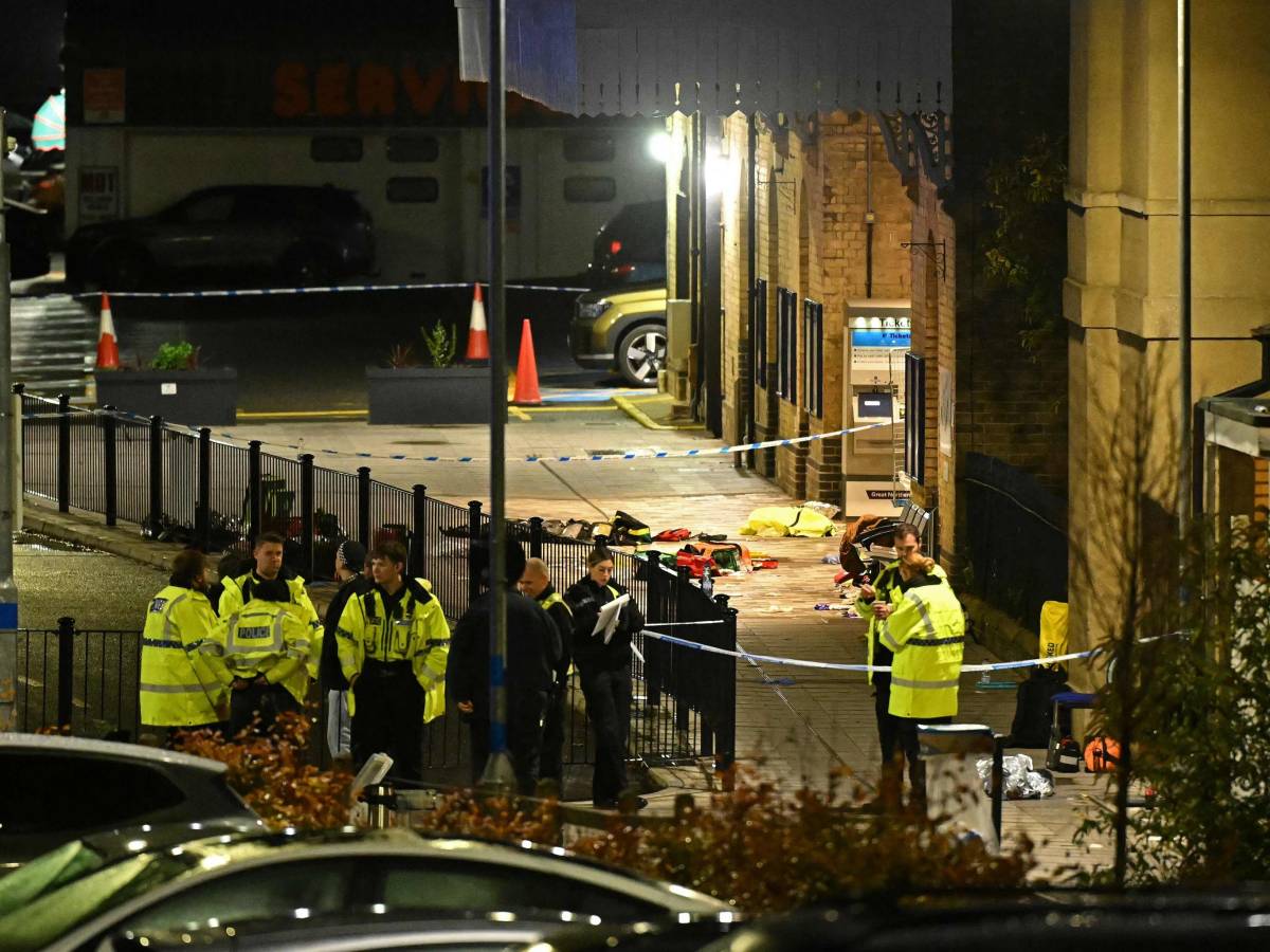 I 15 minuti di sangue, le urla, gli aggressori: cosa sappiamo dell