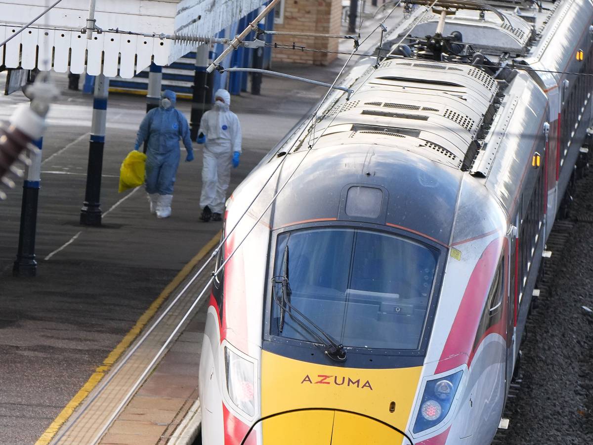 Follia in treno, 11 persone accoltellate