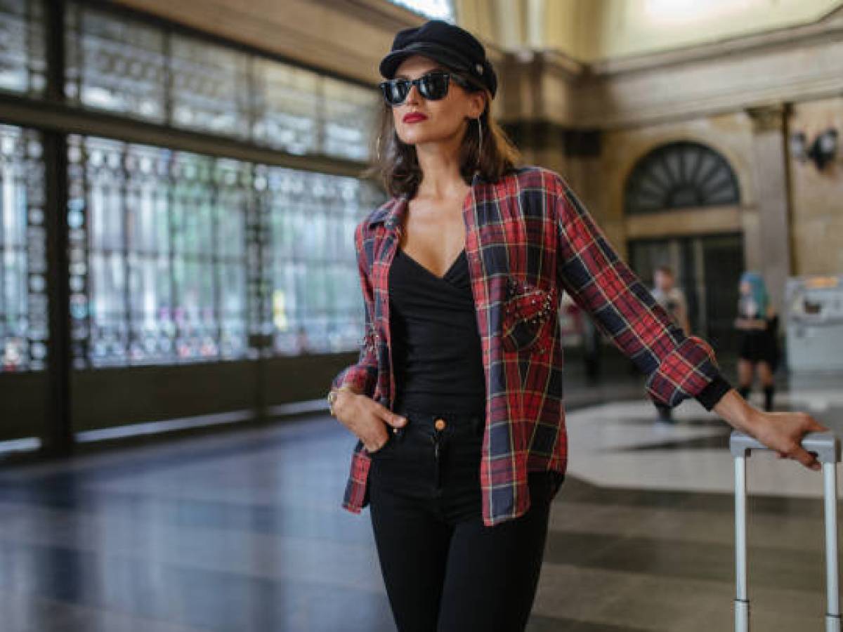 Quattro look semplici per indossare la camicia a quadri con stile