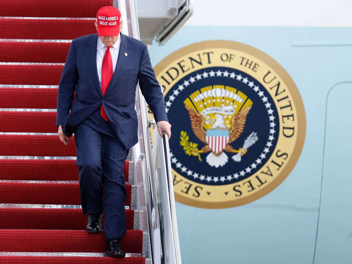 "Trump valuta l "Trump valuta l