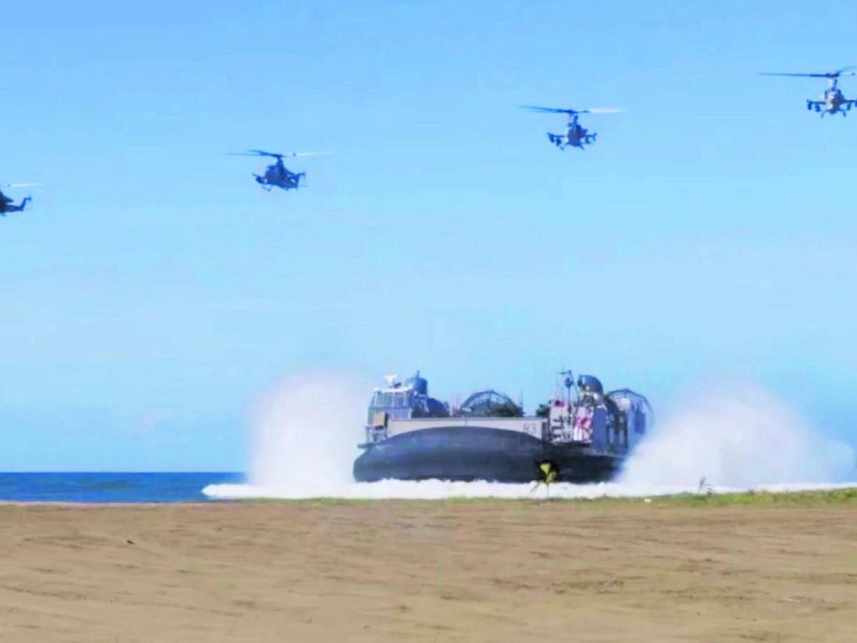 "Maduro ha i giorni contati". Donald minaccia, poi frena